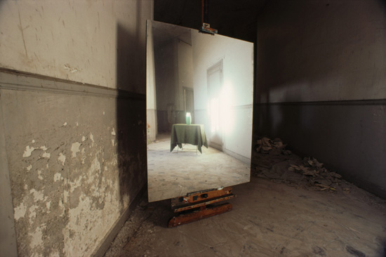 vignette oeuvre Antoni Taul&eacute; - Miroir